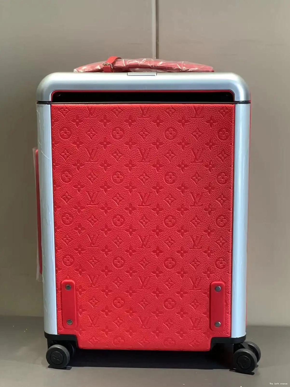 HORIZON TAURILLON 55 37L CUSTOM RED SUITCASE 0619
